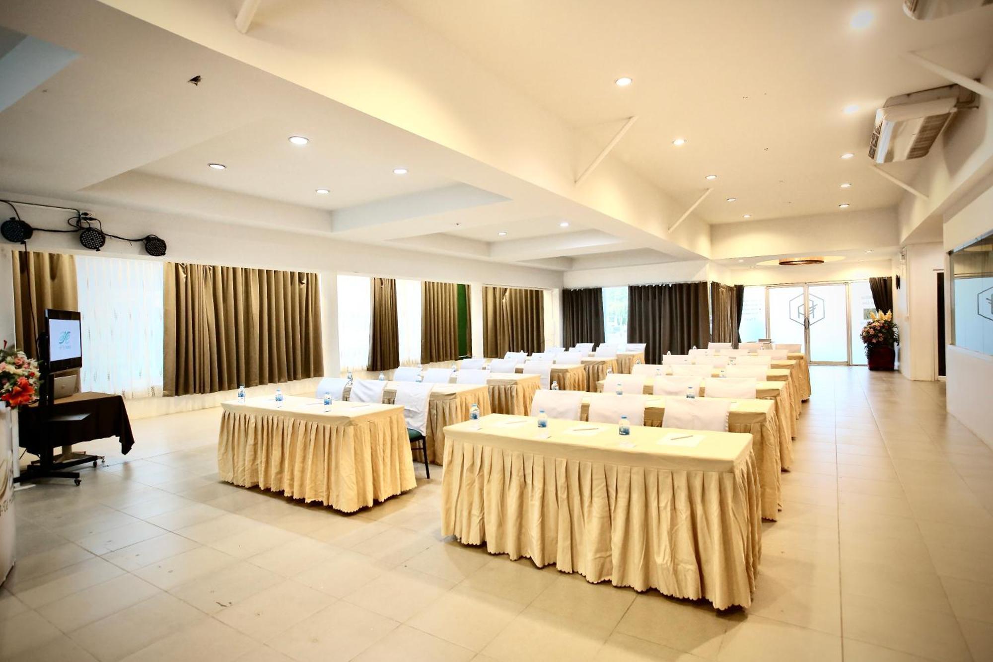 A-Te Chumphon Hotel - Sha Plus Eksteriør billede